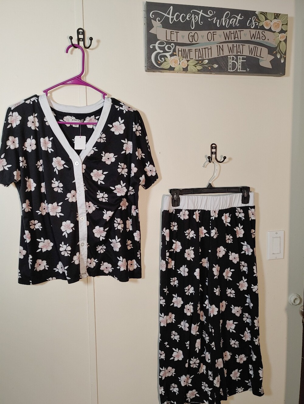 Anne Klein Beautiful Black Floral Print Medium Short Sleeve Pajama Set